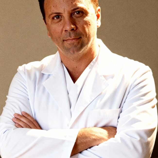 freepik__dreduardomagalhaes-male-doctor-42-light-skin-short__13199